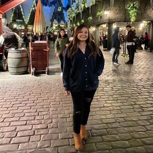 Meet your Posher, Alexis